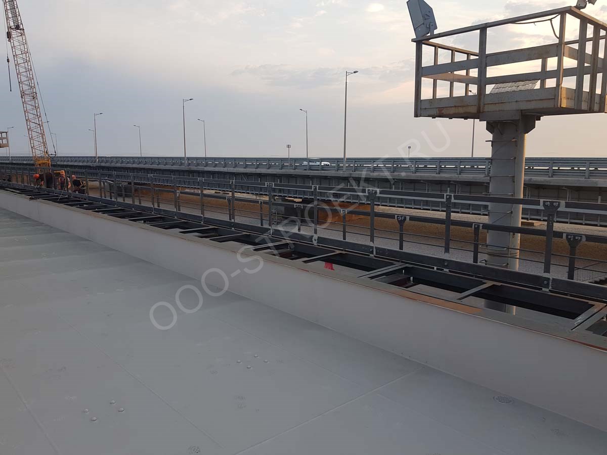 Заполнение перильного ограждения служебных проходов ЖД моста