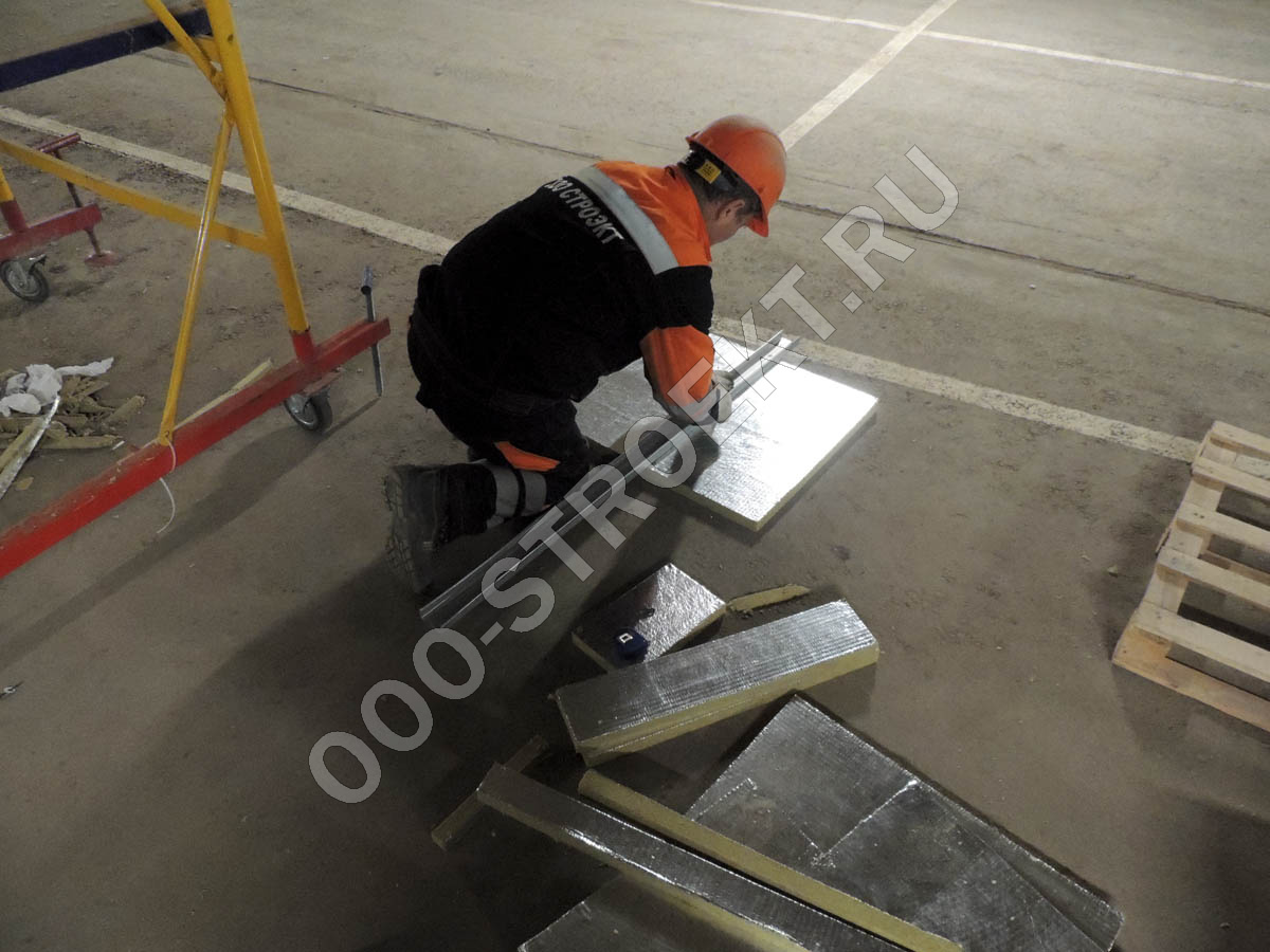 Раскрой огнезащитной базальтовой плиты ЕВРО-ЛИТ, кашированной алюминиевой фольгой плотностью 150 кг/м3 толщиной 30 мм